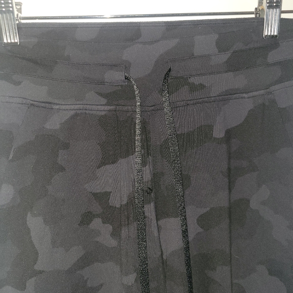 LULULEMON Black Camo Jogger Pants - Picture 4 of 5